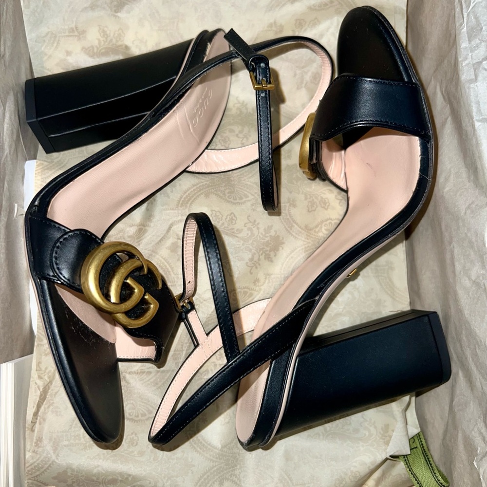 Gucci Sandal w/ Double G 'Black Leather' (Worn once outside) (Fits like a sz. 6)